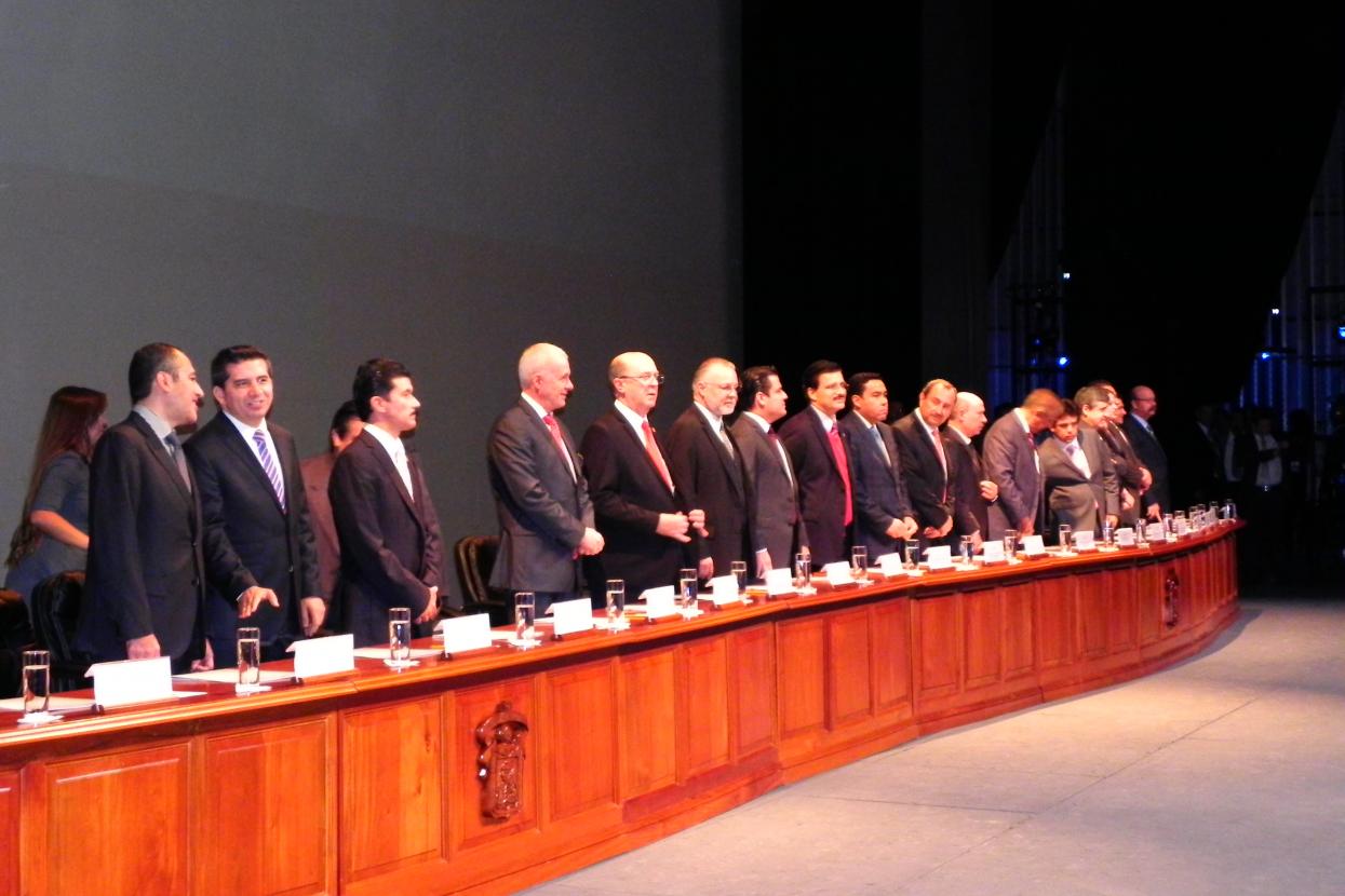 El presidium formado por el consejo de rectores de la UDG 